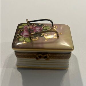 VTG BEAUTIFUL LIMOGES FRANCE PORCELAIN TRINKET PILL BOX EYEGLASSES HAND PAINTED